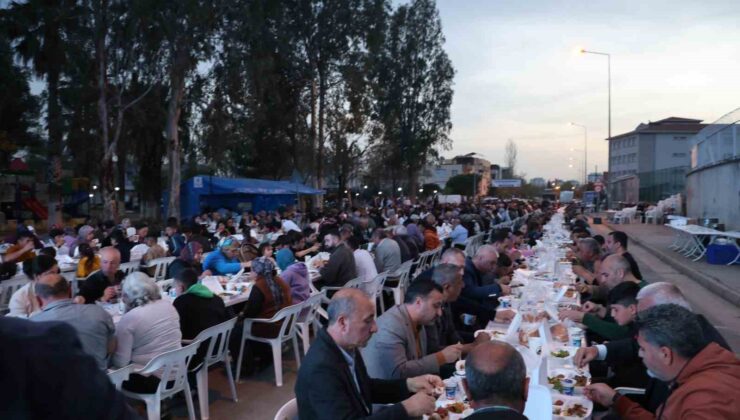 Kozan’da 2 bin mahalleli iftarda buluştu