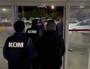 Matbaa kurup dolar basan şebeke çökertildi: 7 milyon 99 bin sahte dolar ele geçirildi