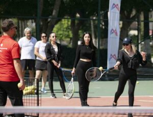 Mersin Büyükşehir Belediyesinden ücretsiz tenis kursu
