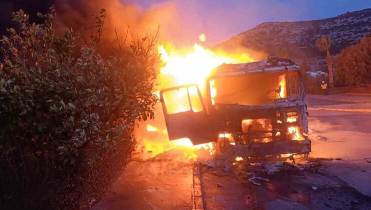 Mersin’de karton yüklü tır alev alev yandı