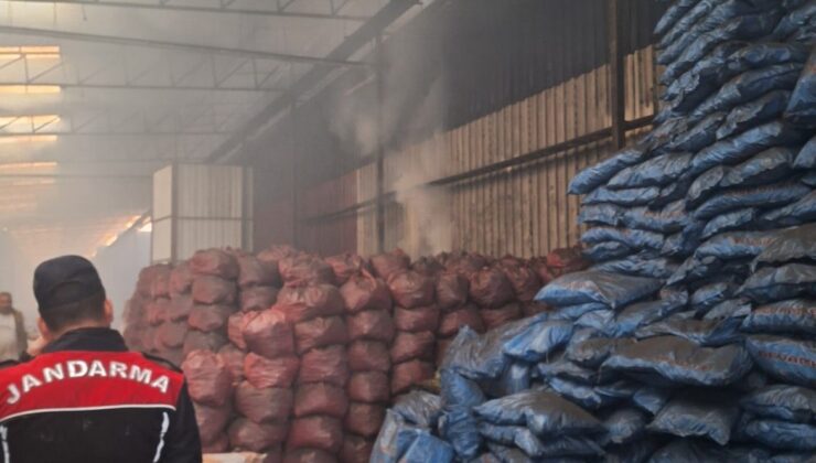 Mersin’de kömür deposu yangını