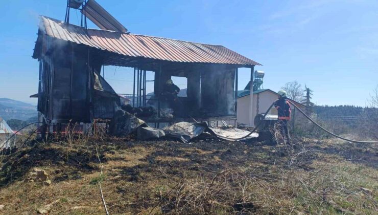 Mersin’de yayla evi yandı