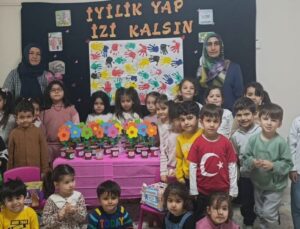 Minikler kumbaralarını Filistin için açtı