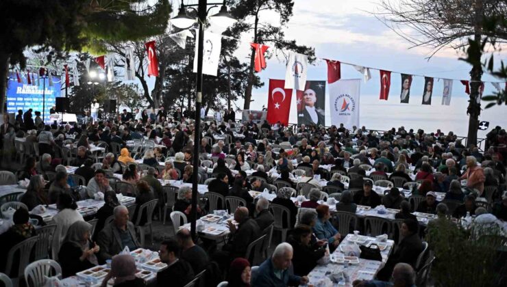 Muratpaşa’da şehit yakınları, gaziler ve aileleri için iftar verildi