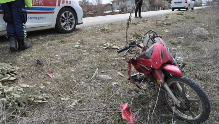 Okul çıkışı yaya olarak eve dönen 13 yaşındaki çocuğa motosiklet çarptı: 3 yaralı