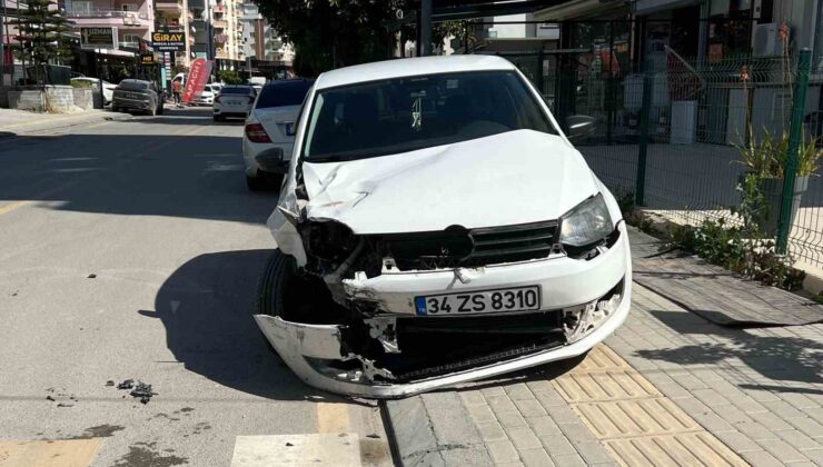 Otomobile çarpan motosikletin sürücüsü havaya uçtu