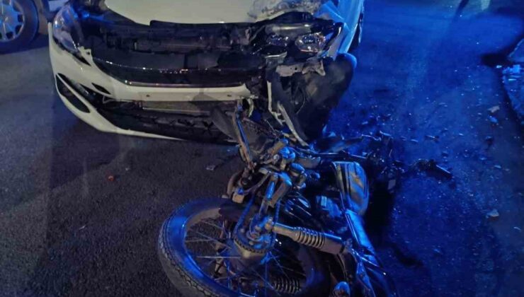 Otomobille çarpışan motosikletin sürücüsü yaralandı