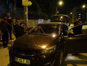 Polisin ’Dur’ ihtarına uymayıp kaçan araçtan uyuşturucu çıktı