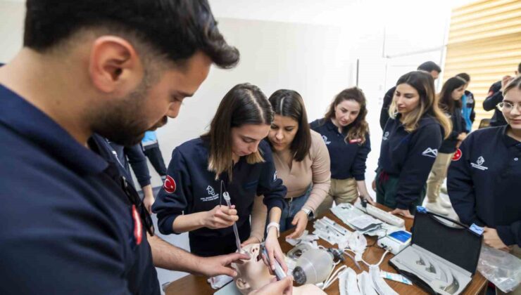 Sağlık personeline ‘Temel Yaşam Desteği ve Entübasyon’ eğitimi verildi