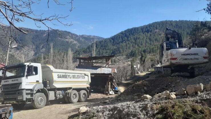 Saimbeyli’de yol bakım ve genişletme çalışmaları