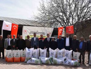 Şarkikaraağaç’ta üreticilere nohut ve yağlık ayçiçeği tohumu dağıtıldı