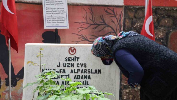 Şehitlikte hüzünlü bayramlaşma: Fotoğraflarını öperek bayramlaştılar