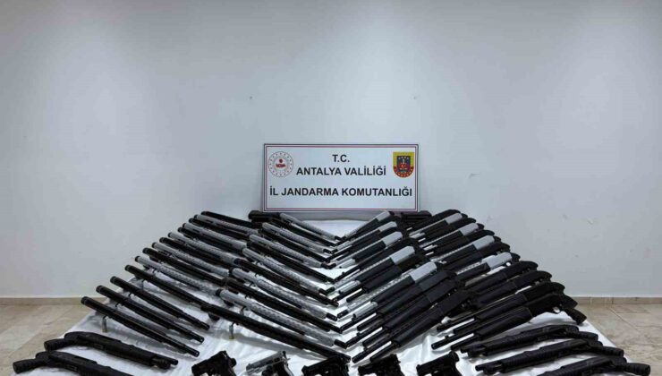 Serik’te ruhsatsız silah operasyonu