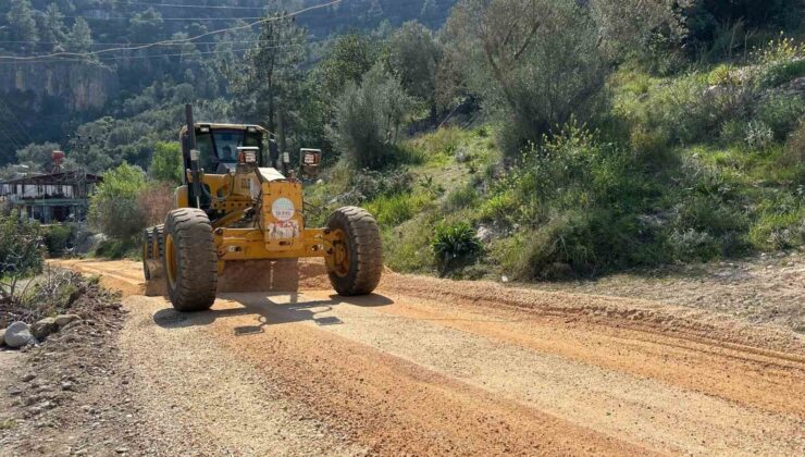 Silifke’de  yol düzenleme çalışmaları