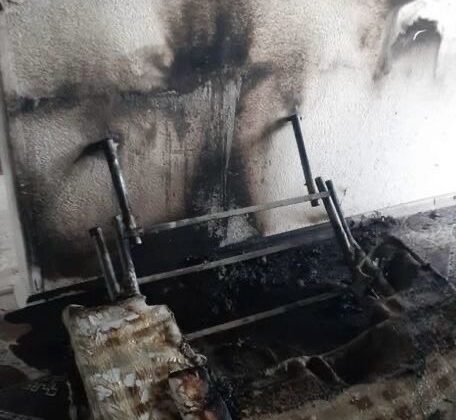 Sobadan çıkan yangın evde zarara neden oldu