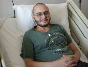Taraftarlar bu sefer Mehmet’in kanserle mücadelesi için meşale yaktı