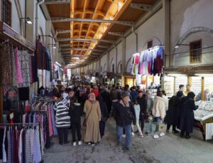 Tarihi Kapalı Çarşı’da bayram hareketliliği