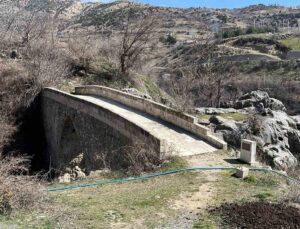 Tarihi köprü 15. yüzyıldan beri ayakta