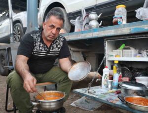 Tır şoförlerinin sandık başında iftar sofrası
