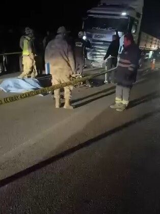 Tırla çarpışan motosikletteki 2 genç hayatını kaybetti