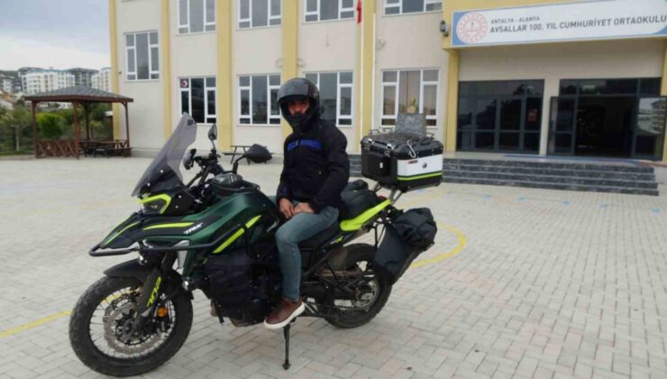 Trafik polisinden motosikletli öğretmene içleri yakan nasihat: “Ailene evlat acısı yaşatma, ben yaşadım”