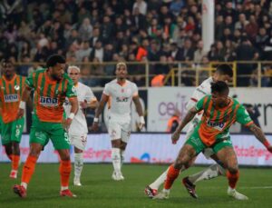 Trendyol Süper Lig: Corendon Alanyaspor: 1 – Galatasaray: 0 (İlk yarı)