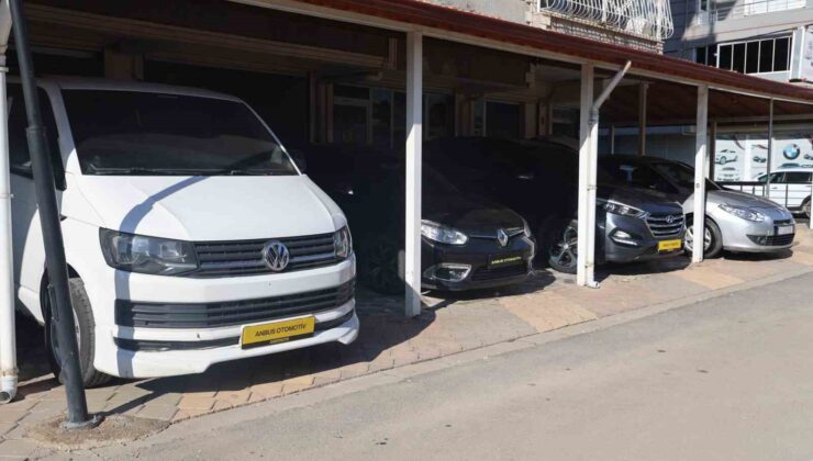 Ülkelerinde yeni bir hayat kurmak için araçlarını satan Suriyeliler, araç piyasasını düşürmeye devam ediyorlar