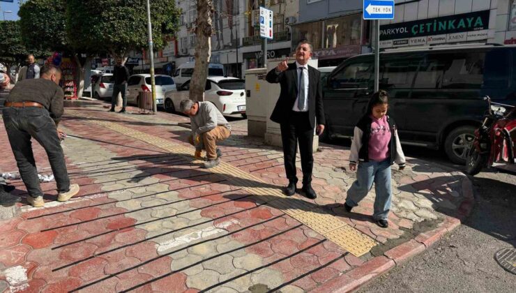 Yaşlı kadının gözyaşları içerisinde acı çekmesine neden olan kaldırım saatler içinde yenilendi