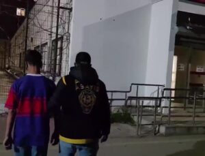 Yer Adana:16 yaşındaki şüpheliler, 4 kişiyi gasp edip 2 öğrenciyi bıçakladı