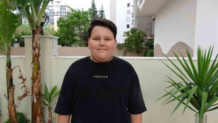 12 yaşındaki öğrenci, sınıf arkadaşını Heimlich manevrasıyla kurtardı