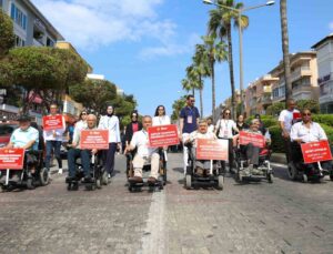 Alanya’da engelsiz halk plajı hizmete açıldı