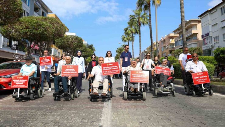 Alanya’da engelsiz halk plajı hizmete açıldı