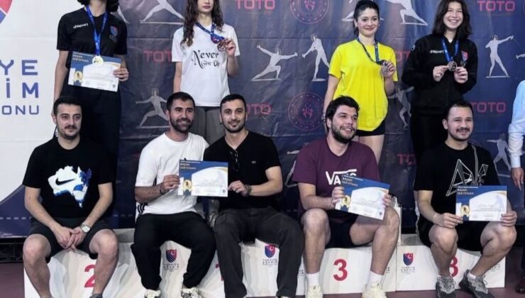 Alanyasporlu eskrim sporcuları şehre madalya ile döndü