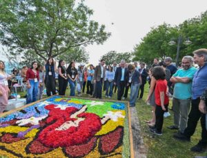 Antalya çiçeklerle açık hava galerisine döndü