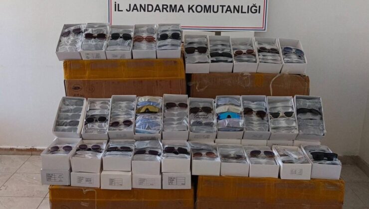 Antalya Gaziapaşa’da 15 bin adet kaçak güneş gözlüğü ele geçirildi