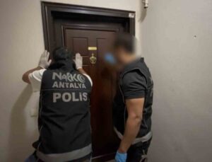 Antalya’da 21,5 kilo skunk ele geçirildi, operasyon kameraya yansıdı