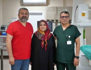 Antalya’da diz kireçlenmesine çift aşamalı tedavi: Yürüyemeyen hasta ayağa kalktı