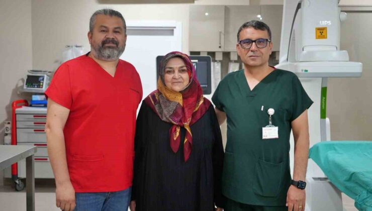 Antalya’da diz kireçlenmesine çift aşamalı tedavi: Yürüyemeyen hasta ayağa kalktı