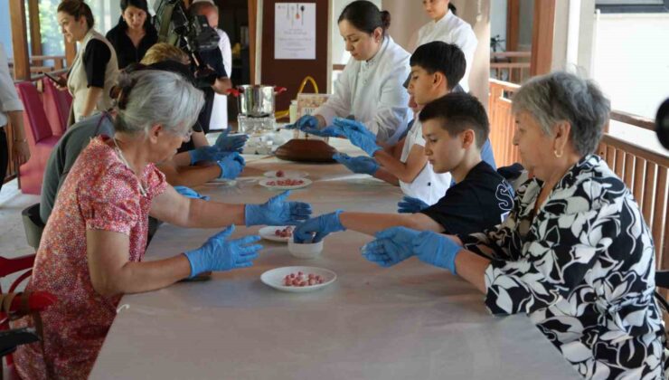 Antalya’da nineden toruna miras: Gülüklü çorbası buluşması