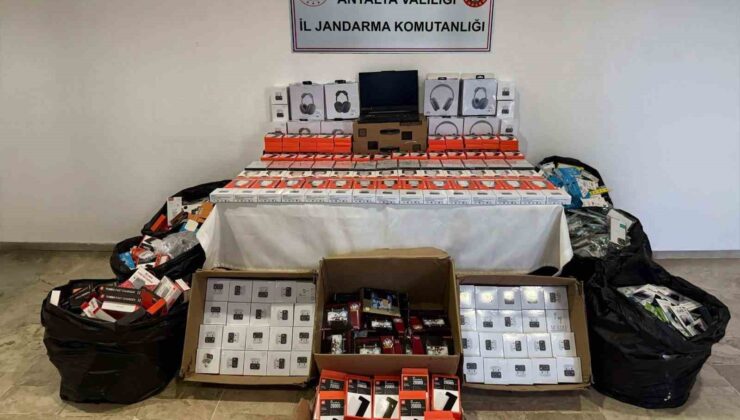 Antalya’da telefon aksesuarı operasyonunda binlerce ürün ele geçirildi