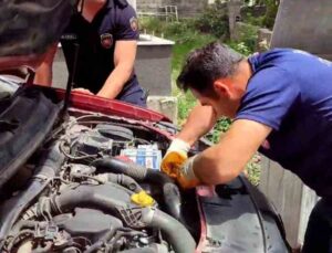 Araç motorundan çıkan sürpriz yüzleri gülümsetti