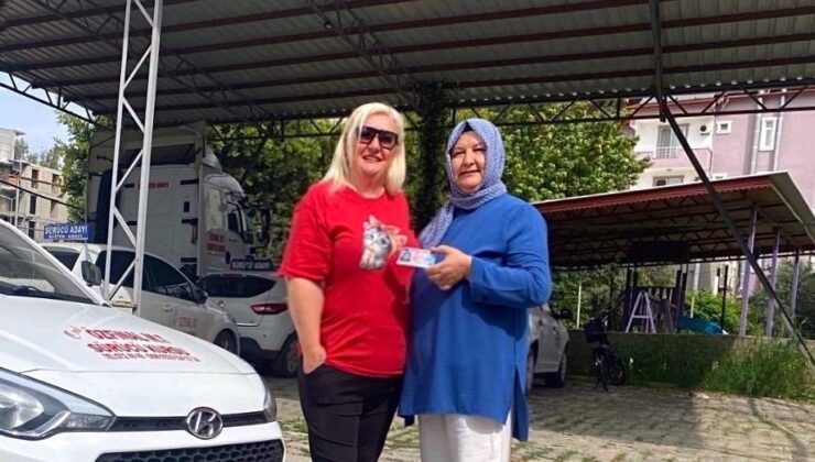 Azmiyle 56 yaşında ehliyeti aldı, herkese örnek oldu