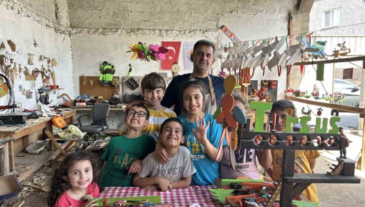 Baba, oğul ahşabı oyuncağa dönüştürüyor