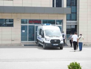 Babasının bıçaklayarak öldürdüğü  gencin cenazesi morgdan alındı