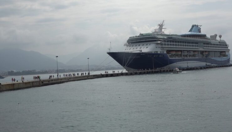 Bin 795 yolcu ve 729 mürettebatı bulunan kruvaziyer Alanya Limanı’na demir attı