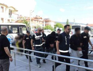 Burdur’da fuhuş operasyonunda 8 şüpheli tutuklandı