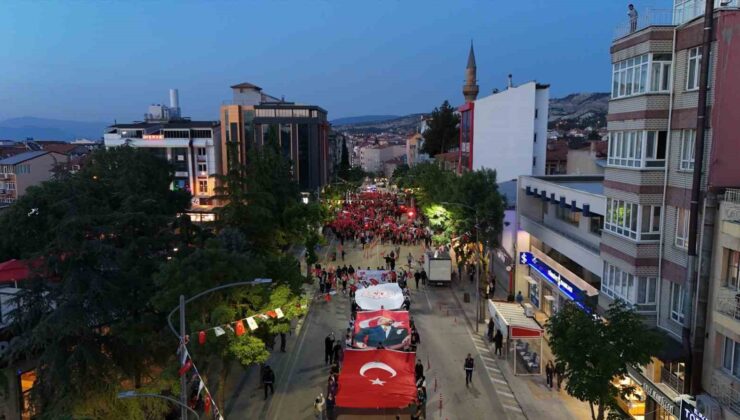 Burdur’da ’Gençlik Haftası’ kortej yürüyüşüyle başladı, konserlerle coşku doruğa çıktı