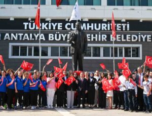 Büyükşehir Belediyesi’nde 19 Mayıs coşkusu törenle başladı