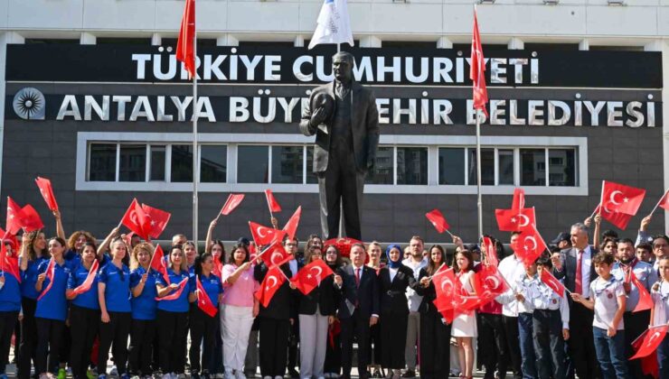 Büyükşehir Belediyesi’nde 19 Mayıs coşkusu törenle başladı