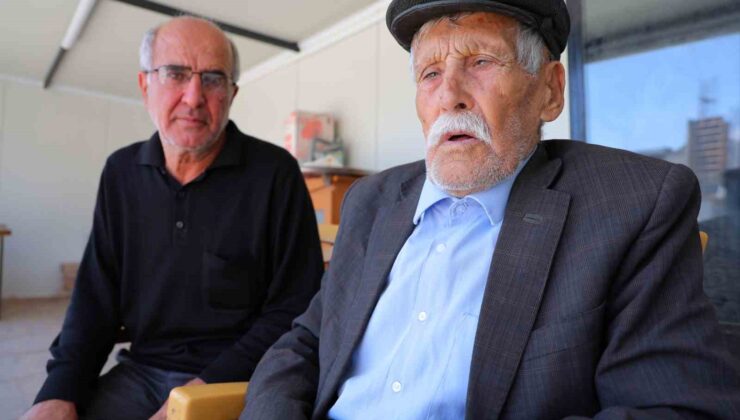 Cumhuriyet’le yaşıt Cemal dede, eski hatıralarını dün gibi anlatıyor